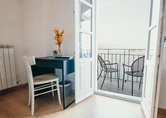 La Casa Sull'isola Pescatori Apartment *